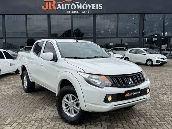 MITSUBISHI L200 TRITON 2.4 16V TURBO DIESEL OUTDOOR GLX CD 4X4 MANUAL
